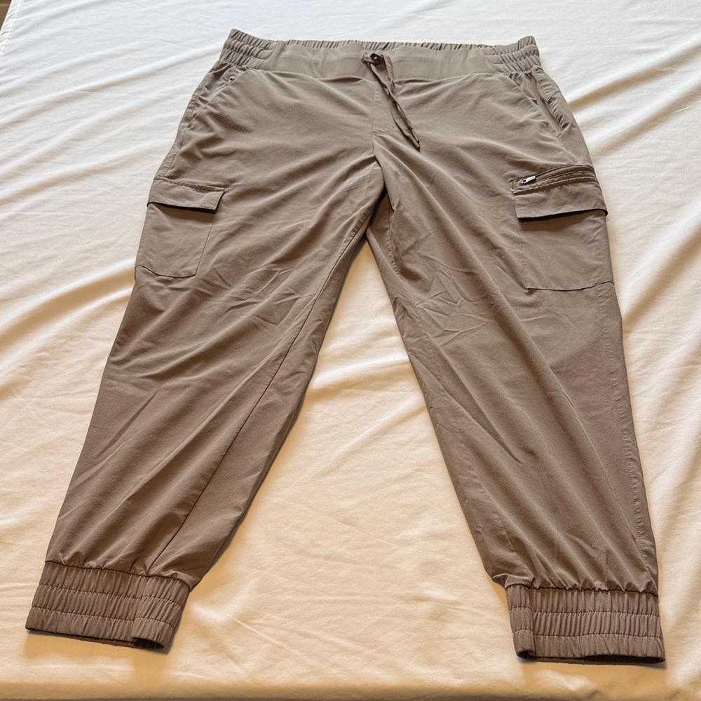 Women’s Lightweight Cargo Jogger Pants - Taupe